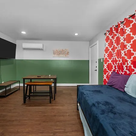 Rustic 1Br Apartment Near Medcenter-Uh-Nrg